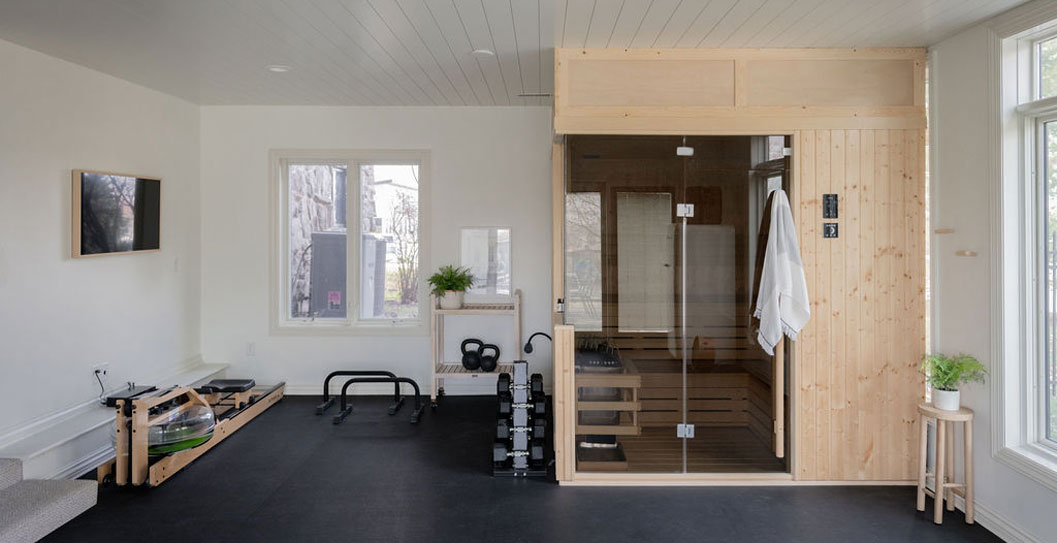 Home Gym with Sauna by KH Interiors